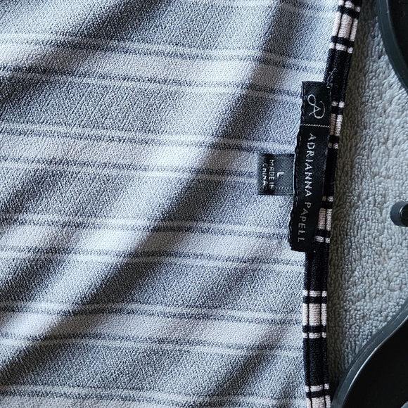 Adrianna Papell Crew Neck 3/4 Sleeve Elastic Cuff Multi Print Keyhole Back Butto - Picture 3 of 8